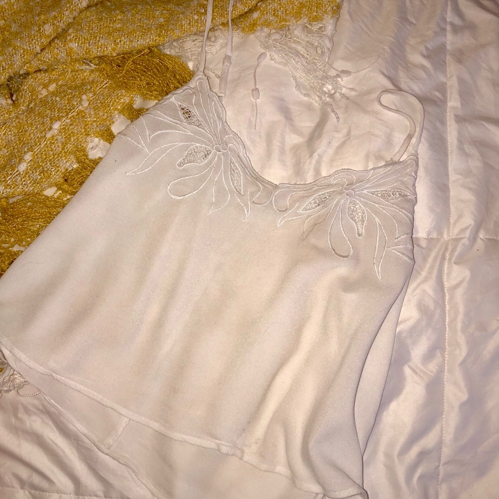 ✨ SALE ✨ Flowy white crop top